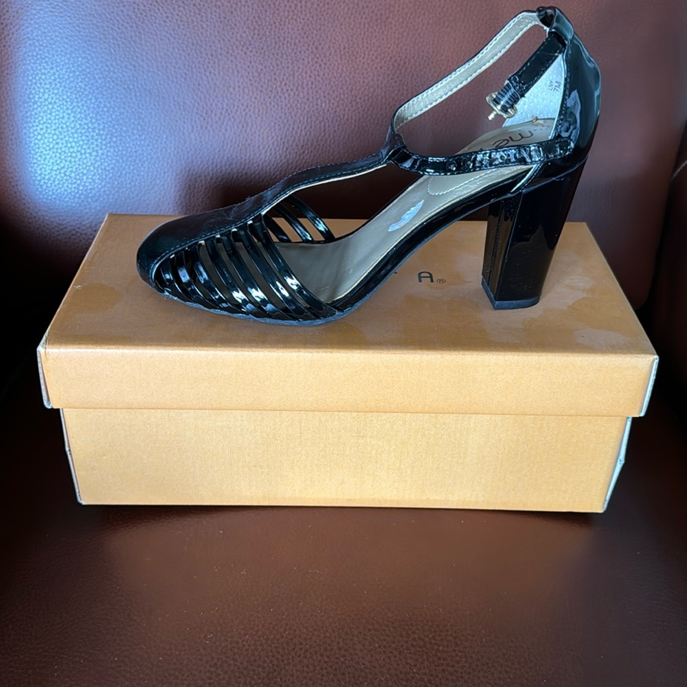 Me Too women’s high heel.
